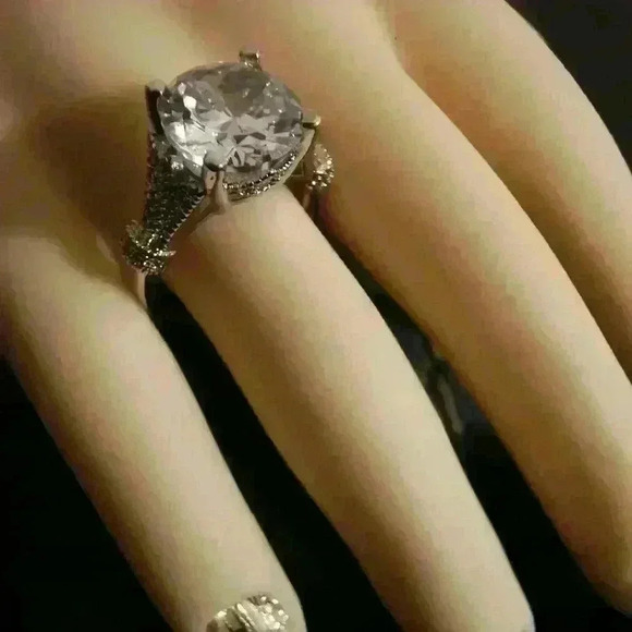 Elegant Silver Women's Ring - Picture 9 of 13